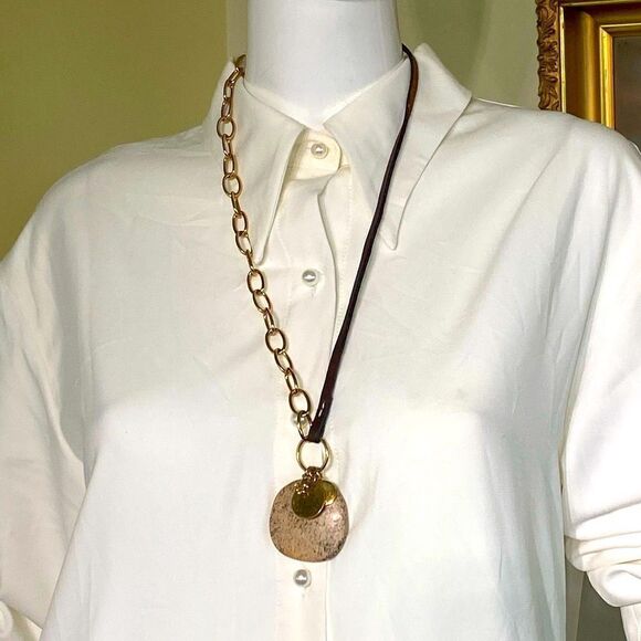 Club Monaco Mixed Media Harrods Knightsbridge NSEW Necklace - Picture 2 of 13